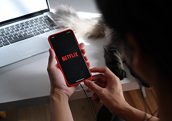 Netflix app with XOXO WiFi mobile internet, unlimited internet