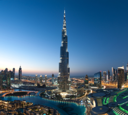 Lecę do Dubaju na 7 dni – jak mieć internet i nie zapłacić fortuny za roaming? eSIM, SIM czy WiFi?