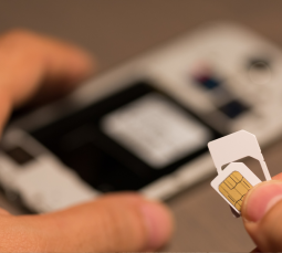 Zalety i wady eSIM – czy warto zmienić SIM?