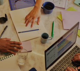 Internet dla pracowników za granicą – eSIM i roaming