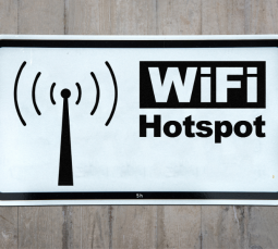 Hotspot z eSIM – internet na laptop i tablet. Ile GB potrzeba?