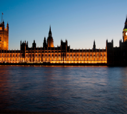 Który pakiet eSIM do UK wybrać, żeby naprawdę zaoszczędzić na roamingu?